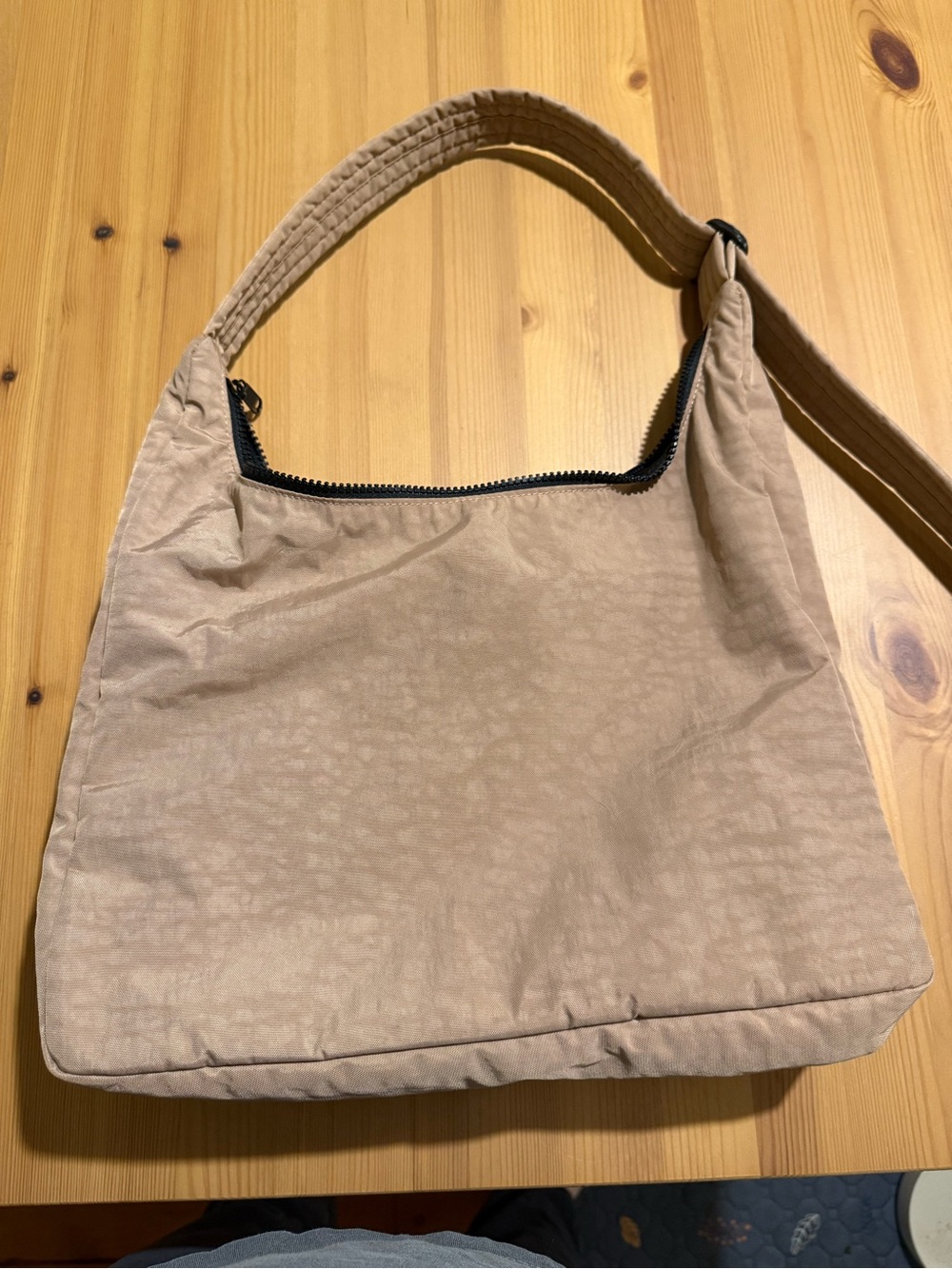 BAGGU Dove Shoulder Bag with Black Zip